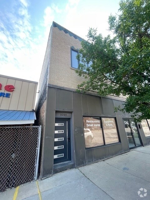 Building Photo - 5209 N Milwaukee Ave