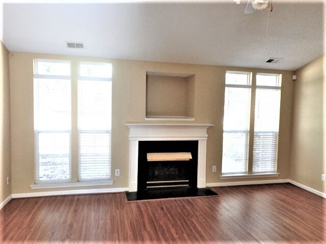 Foto del edificio - 1720 Silverberry Court