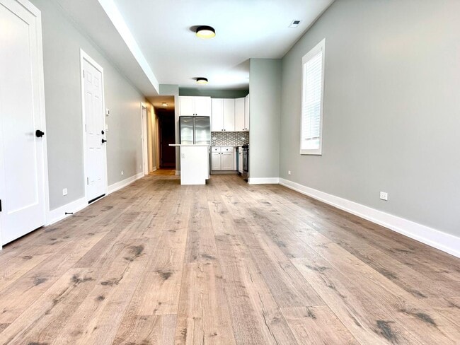 Building Photo - 1709 N Maplewood Ave