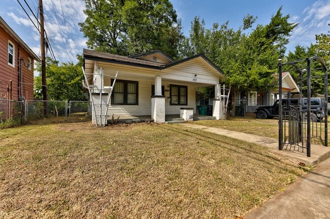 Building Photo - Come Home To The Plaza District - 3 bed, 1...