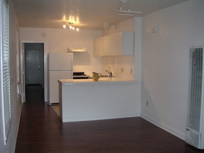 Building Photo - 1418 E St
