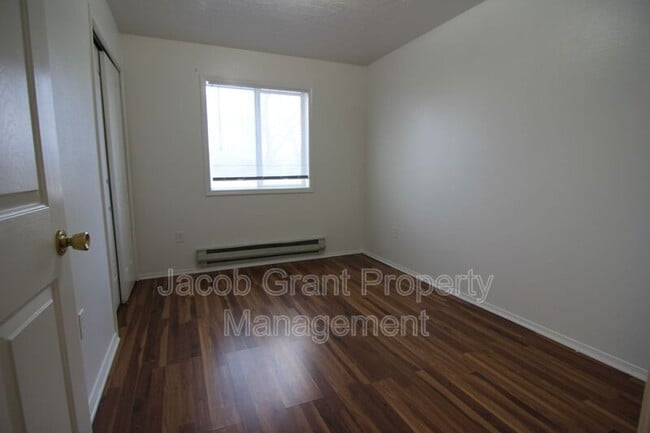 Building Photo - 385 Golden St