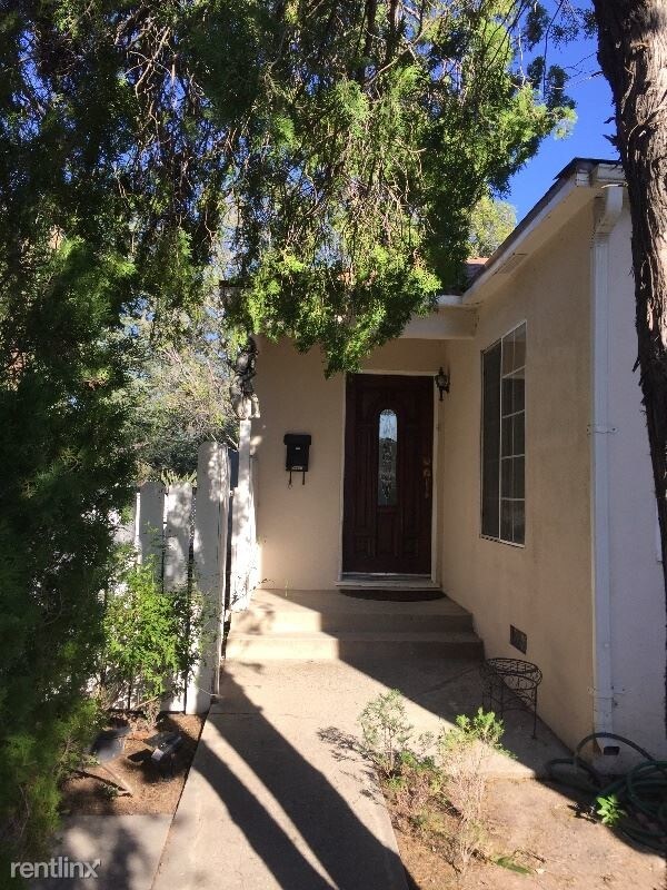 Foto principal - 2 br, 2 bath House - 10834 ENCINO AVE.