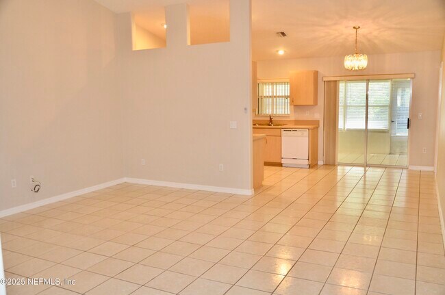 Building Photo - 31 Farnell Ln