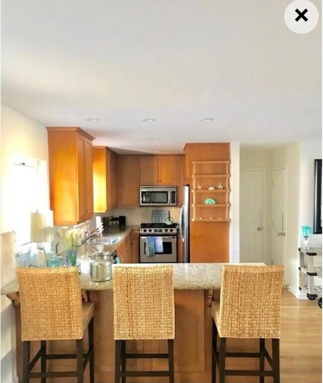 Sala de estar a la cocina - 210 Whiting St