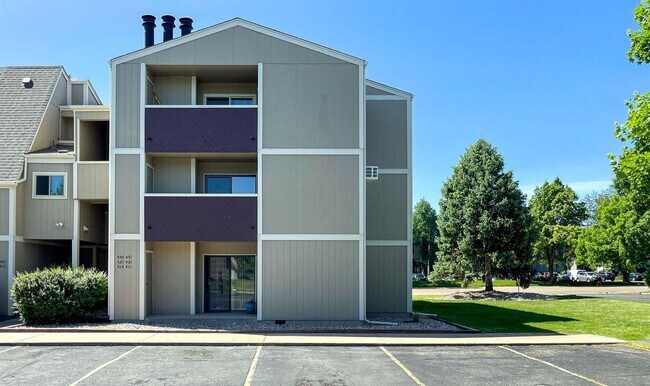 Foto del edificio - Beautiful Updated 2 Bed 1 Bath Condo by Fo...