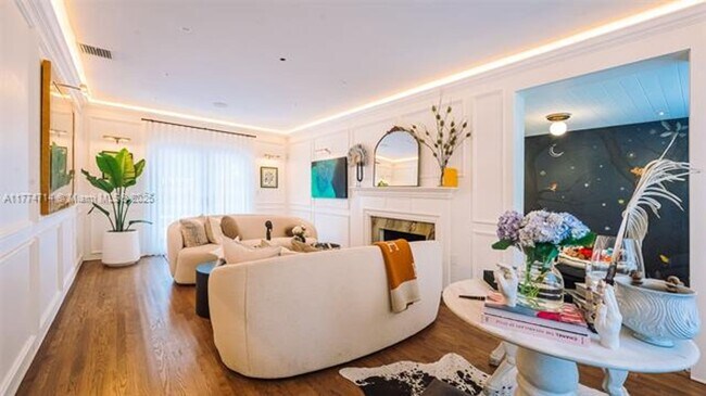 Foto del edificio - 677 NE 56th St
