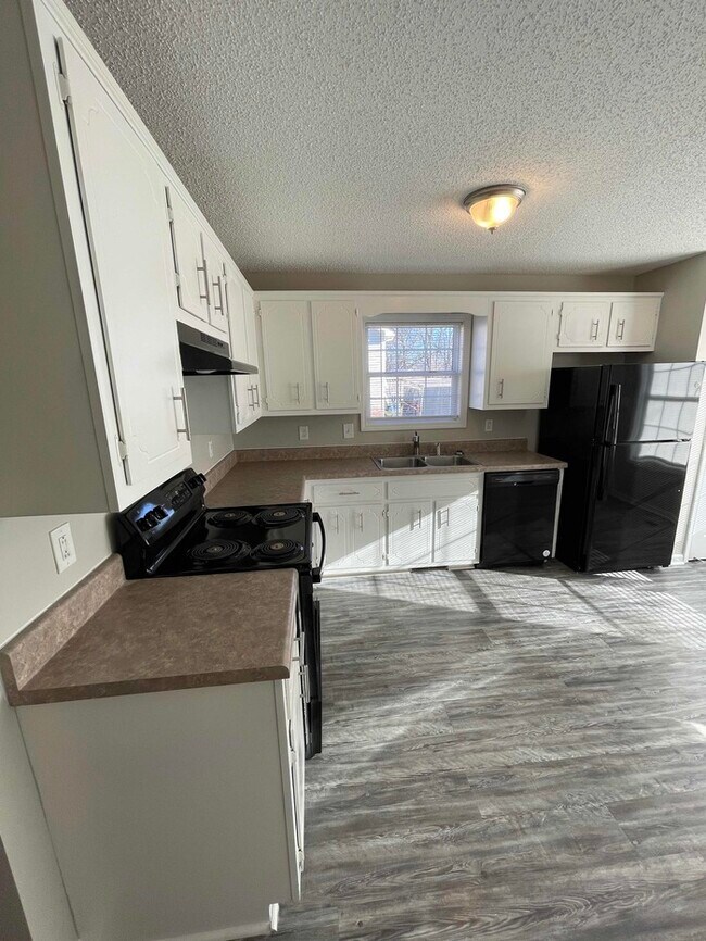 Foto del edificio - 320 Donna Dr