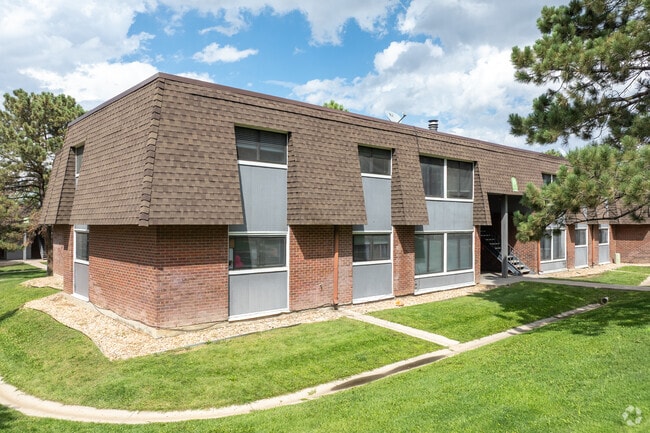 Building Photo - Meadows at Town Center - Newly renovated i...