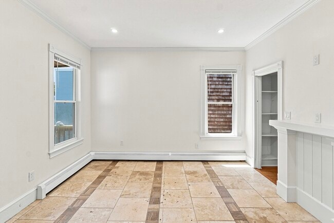 Building Photo - 229 Saratoga St