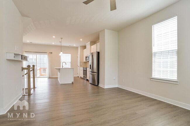 Foto del edificio - 2423 Dr Carver Rd
