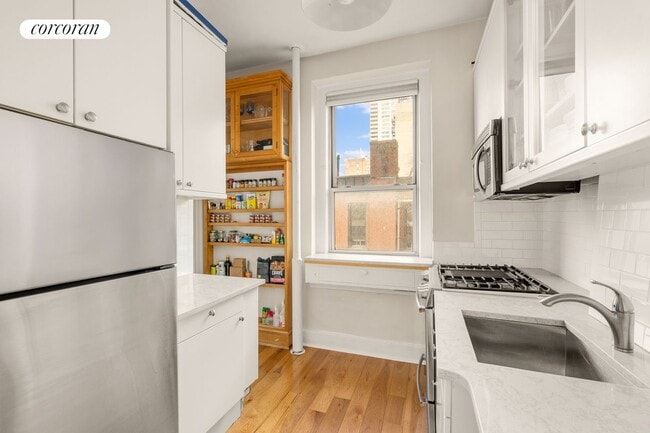 Building Photo - 105 W 72nd St
