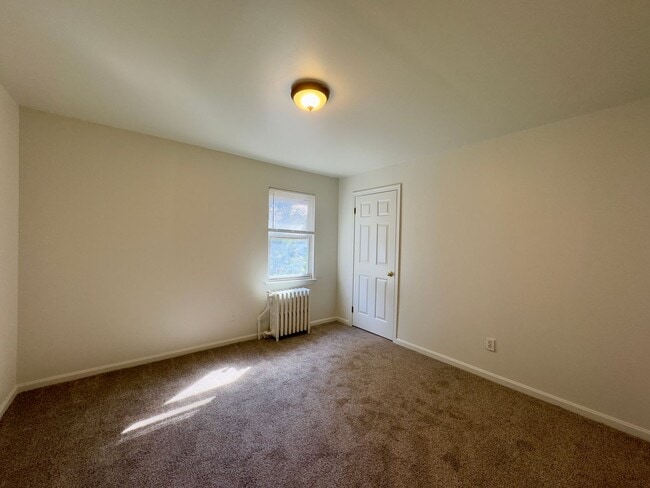 Building Photo - Charming 2 Bedroom/1 Bathroom Home in Edmo...