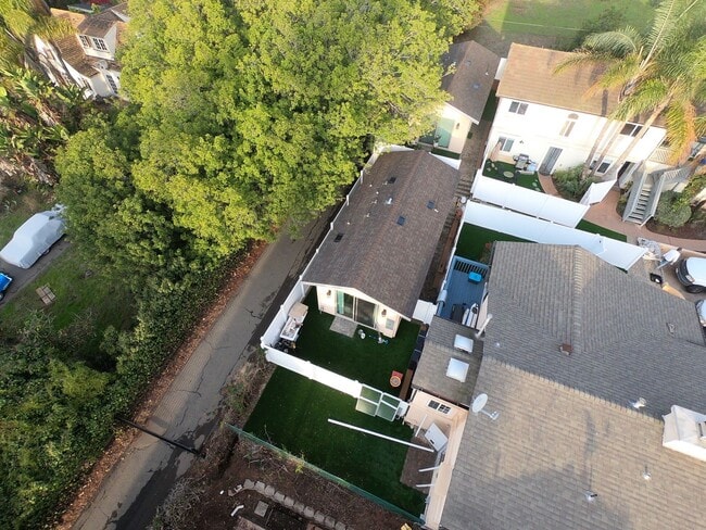 Building Photo - New 1 Bed / 1 Bath Detached Guest House on...