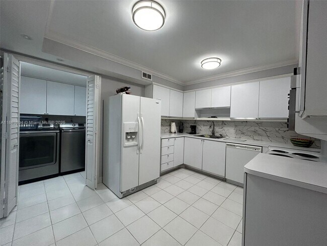 Foto del edificio - 16300 Golf Club Rd