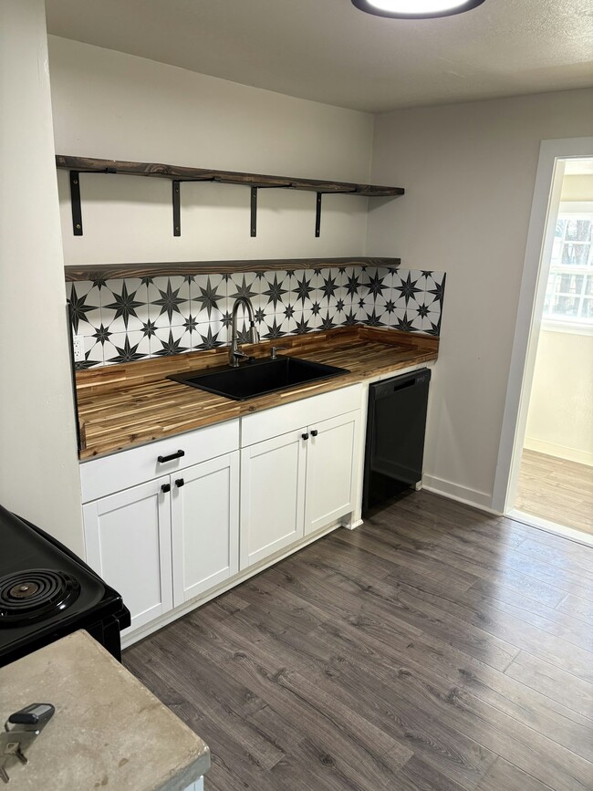 Foto del edificio - 1304 E Lincoln Ave