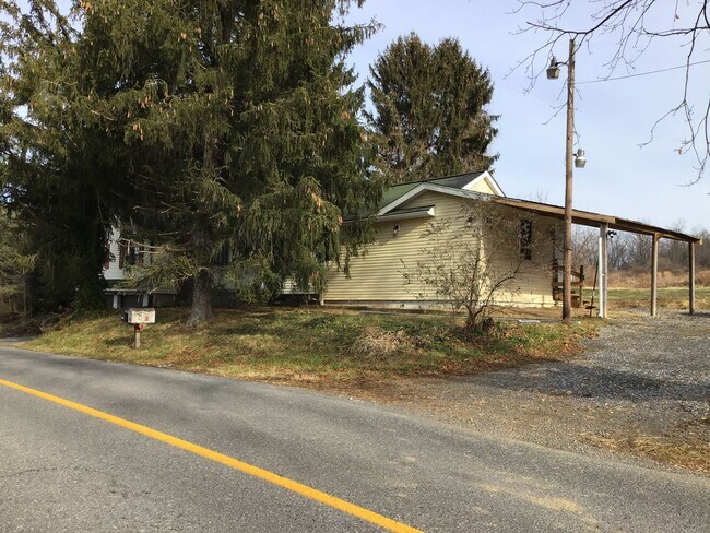 Building Photo - SPACIOUS SINGLE-FAMILY HOME AVAILABLE