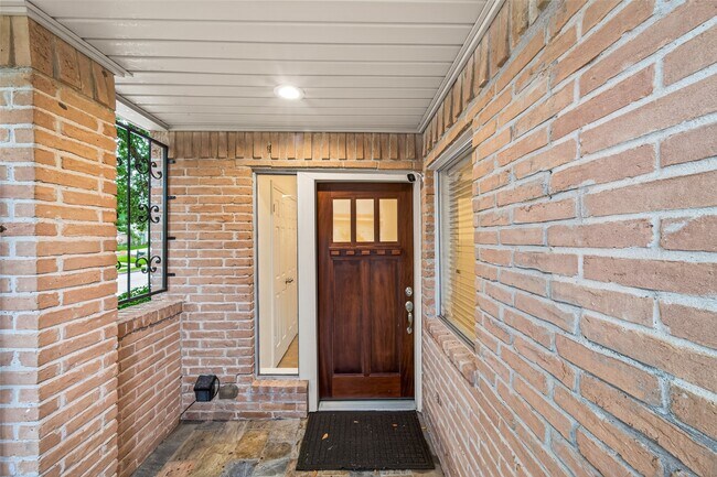 Foto del edificio - 14222 Stokesmount Dr