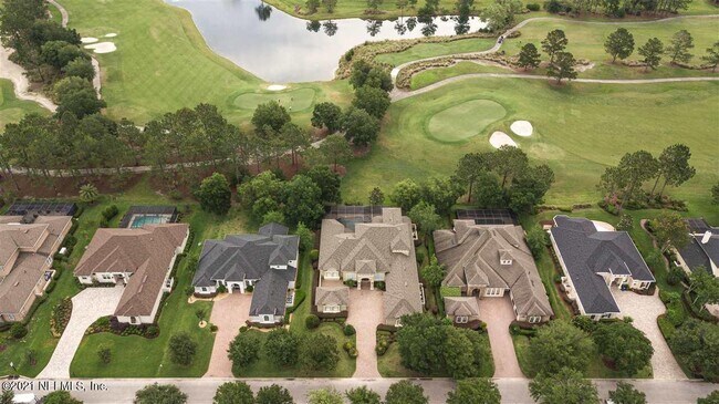 Foto del edificio - 2456 Den St