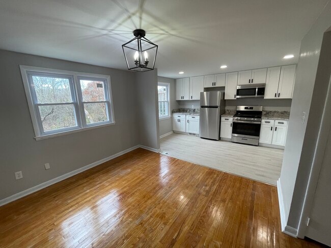 Foto del edificio - 1324 Powell Rd