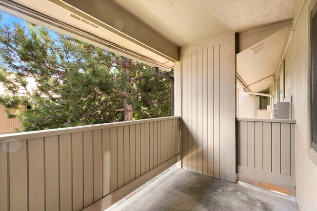 Building Photo - Great Condo near CSU