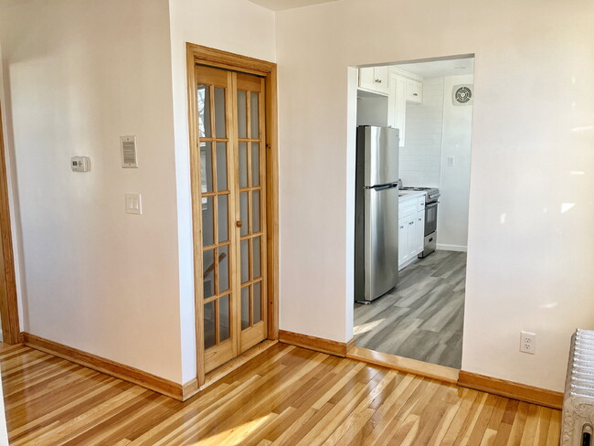 Building Photo - Newly renovated, 1 BED 1 BATH. Available NOW!