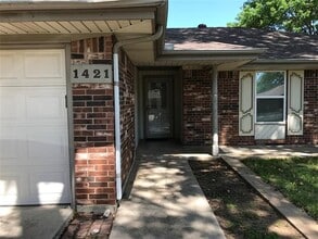 Building Photo - 1421 Bryan Dr