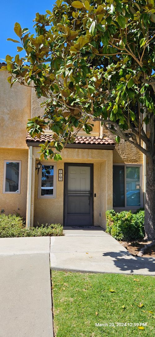 Building Photo - Large Two Story Condo Near Marian Regional...