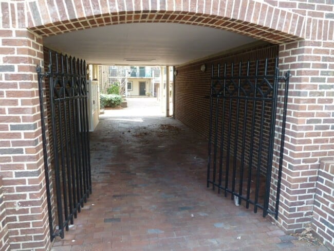 Photo - Walk to Campus! Upper Level 2br in Chancel... House