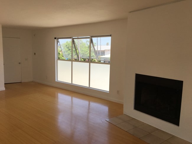 Living room - 2207 Brenta Pl