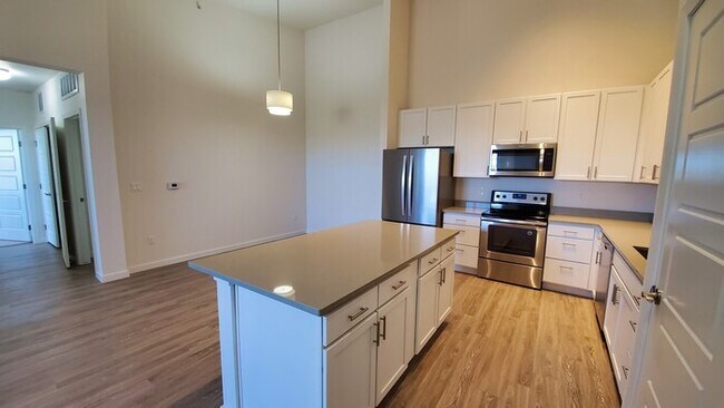 Foto del edificio - Amenity Rich 2 Bedroom 2 Bathroom penthouse condo in Parker; with Amazing Mountain Views!