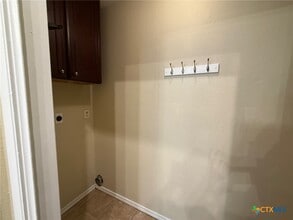 Building Photo - 758 Briarbend Dr