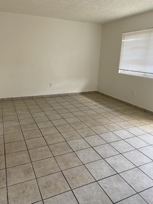 1520 Palm Dr Unit 14, Bakersfield, CA 93305 - Apartments in Bakersfield ...