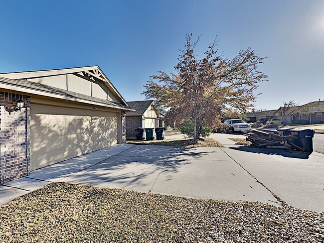 Building Photo - 1024 Denmark Dr Yukon OK 73099