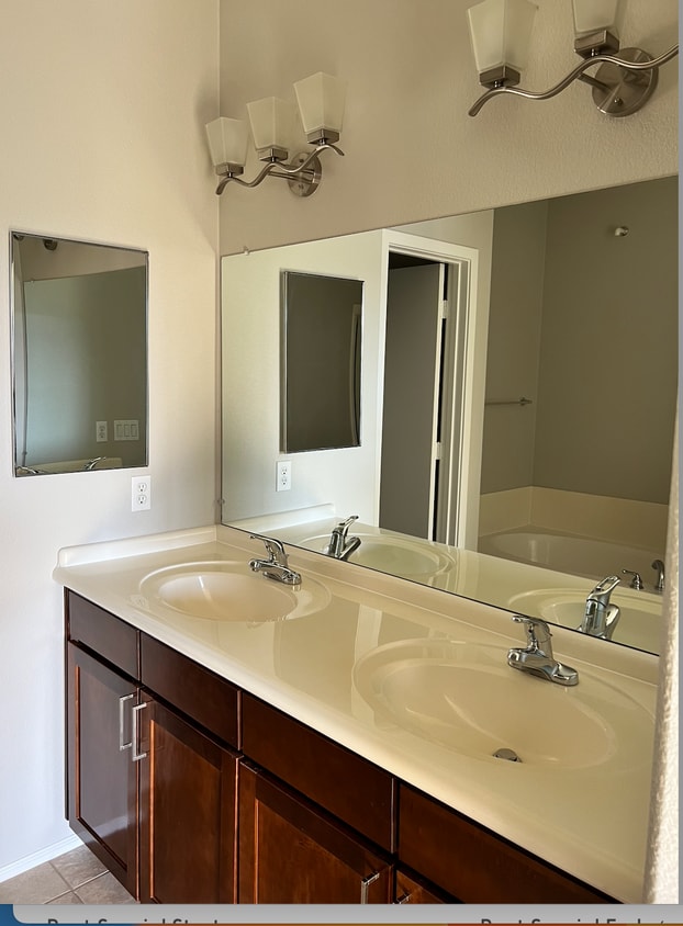 Foto principal - 6605 N 93rd Ave