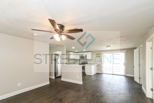 Building Photo - Charming 5 Bedroom in Phoenix!