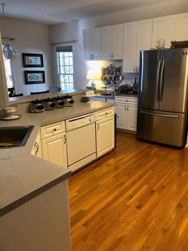 Building Photo - Available early Spring! Beautiful 3 bedroo...