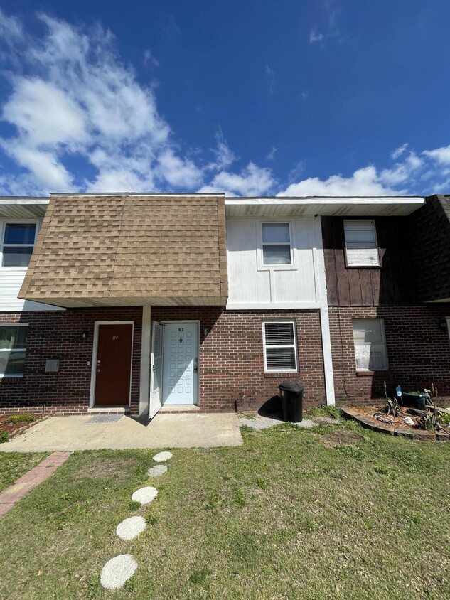 Primary Photo - 145 4th Ave