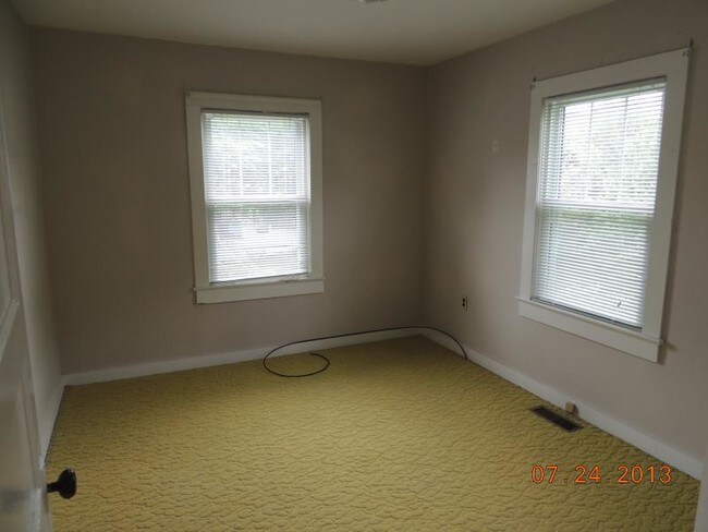 Building Photo - 708 Forest Street