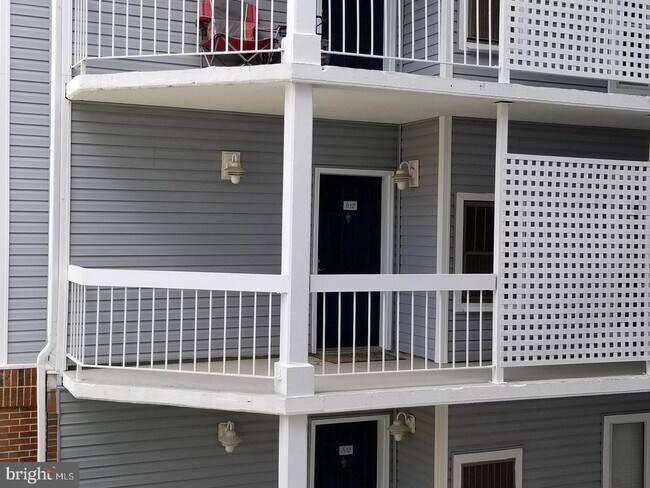 Building Photo - 3178 Summit Square Dr