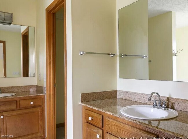 Foto del edificio - 2 br, 2 bath House - 327 West Caroline Street