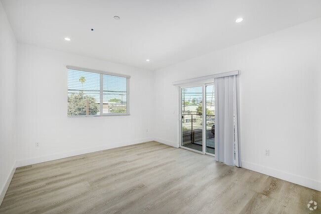 4BR, 4.5BA - 2,014SF - Primary Bedroom - 1301 E 27th St