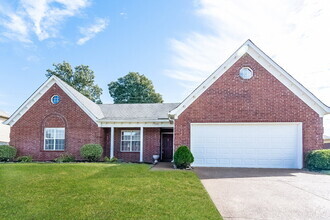 Building Photo - 9785 Kingsridge Dr