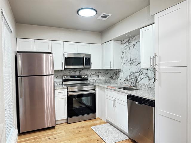 Foto del edificio - 9833 Walnut St