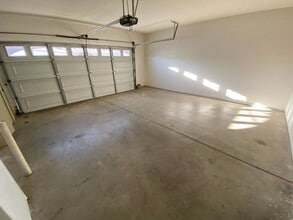 Building Photo - 861 Rebecca Dr