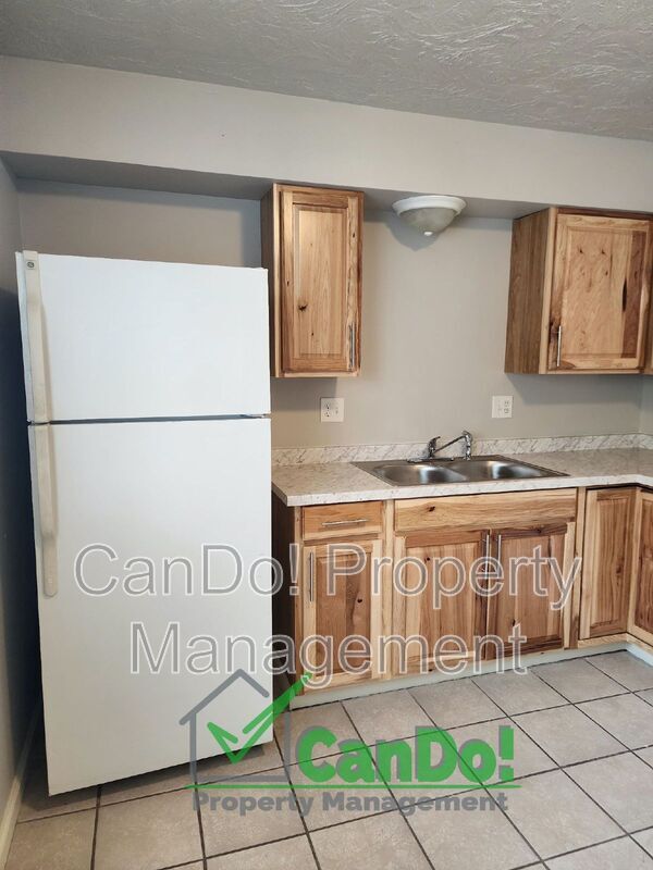 Building Photo - 270 Carol Dr