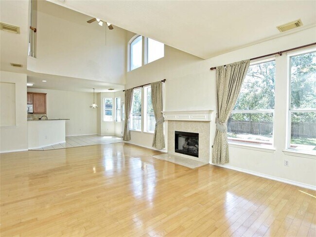 Foto del edificio - 9019 Mountain Mist Ln