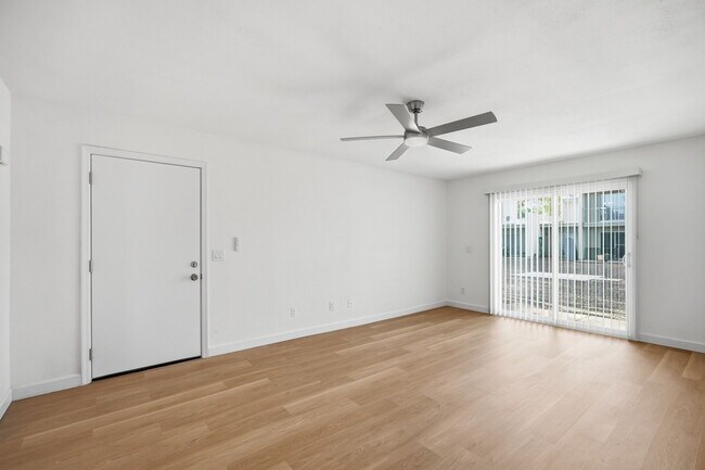 Building Photo - 2844 E Marconi Ave