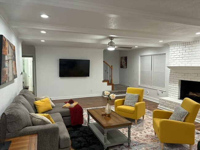 Foto del edificio - 17211 Rolling Creek Dr