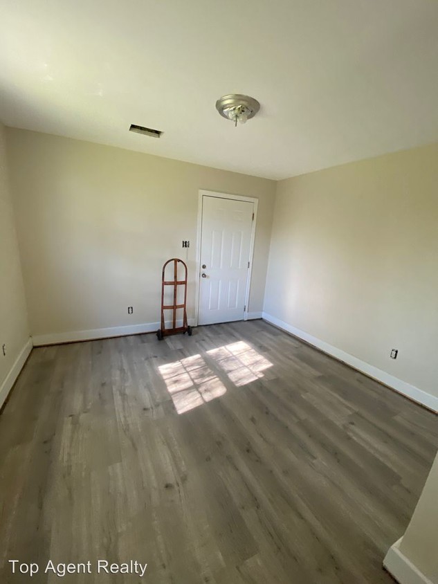 Building Photo - 3 br, 2 bath Apartment - 2524 Port